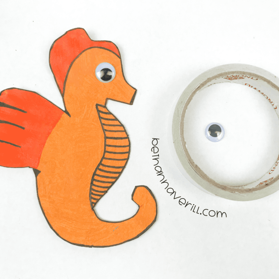 Googly eye added to the paper plate seahorse