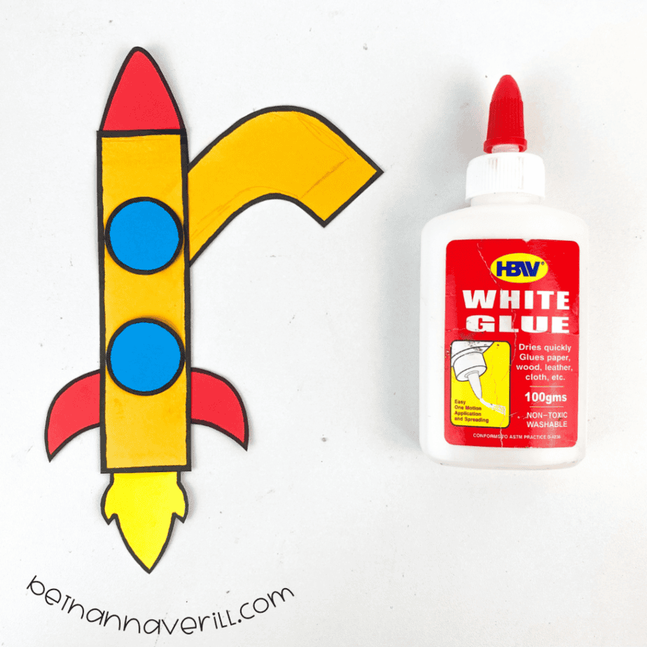 Yellow flame added to the bottom of the rocket