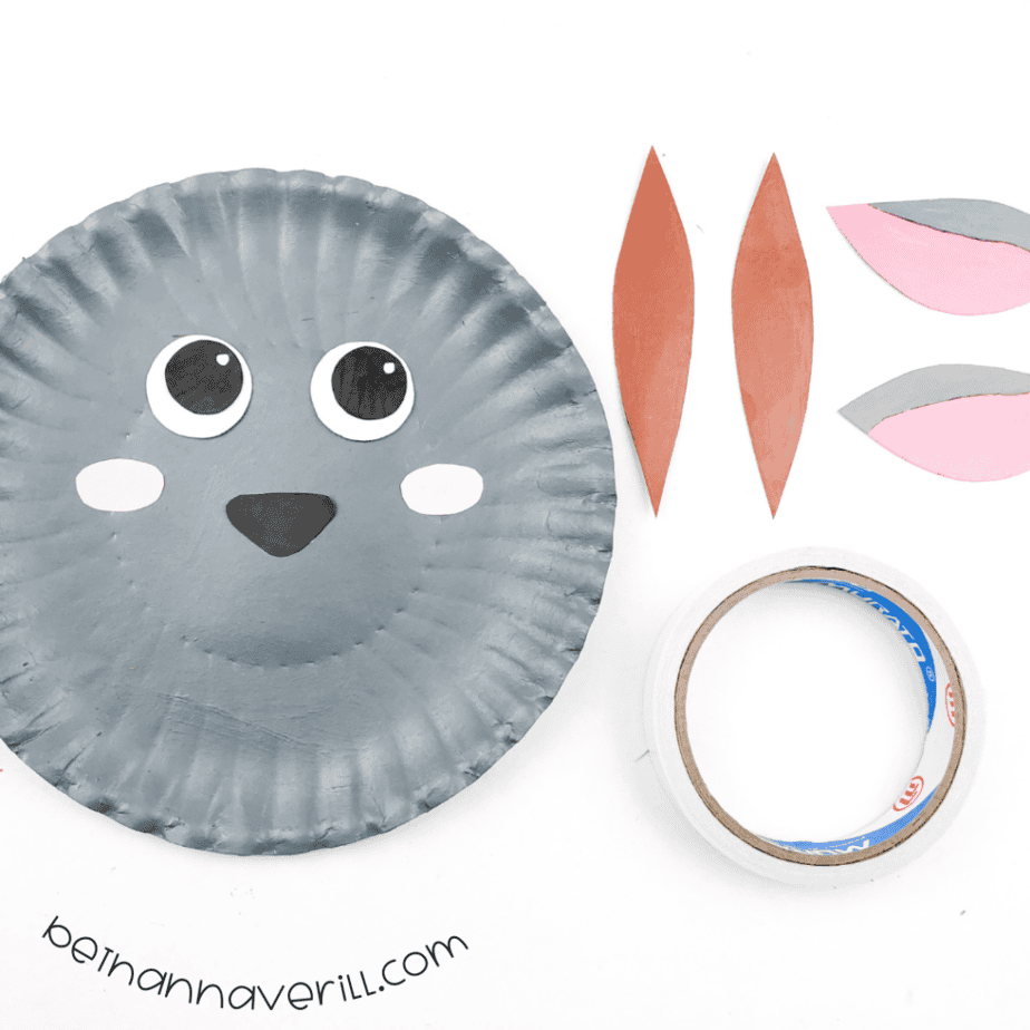 Gray goat plate with eyes, nose and cheeks, with the ears and horns beside it
