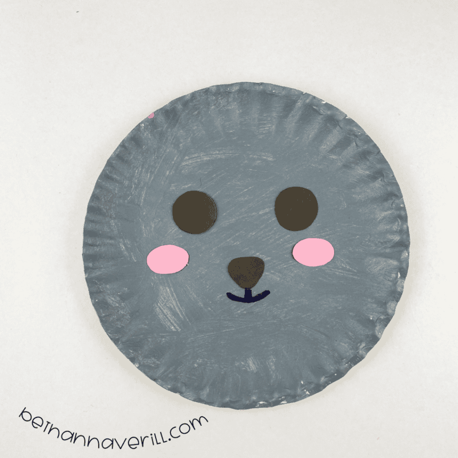 Sheep paper plate with a small mouth drawn on