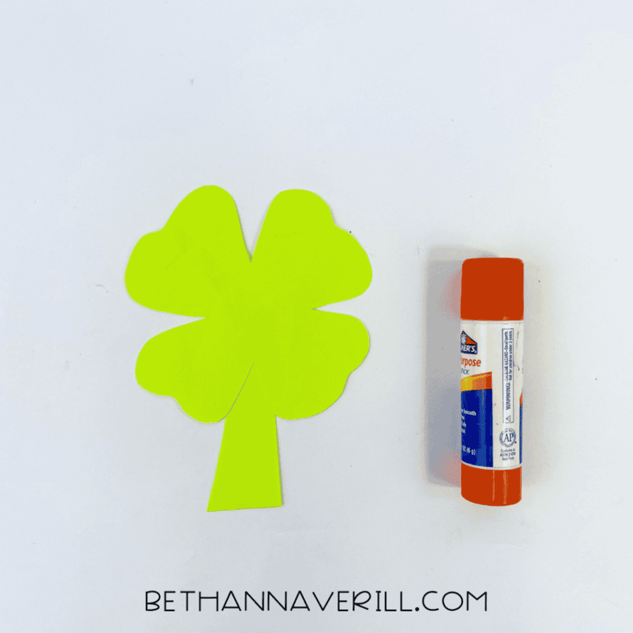 Paper shamrock with the stem glued on