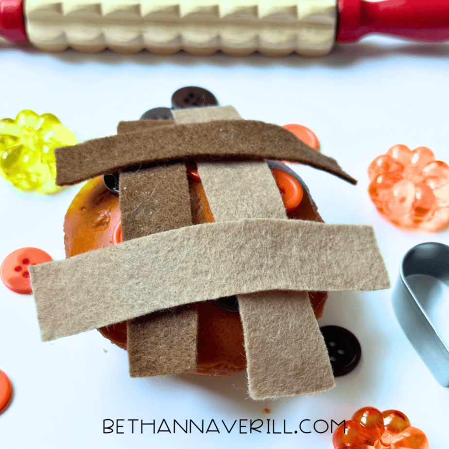 pumpkin pie playdough tray