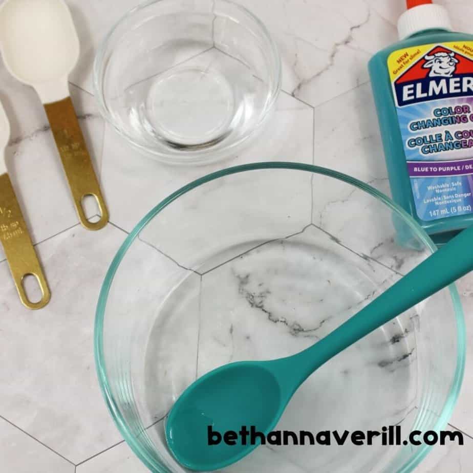 Elmer’s color-changing glue, baking soda and contact solution