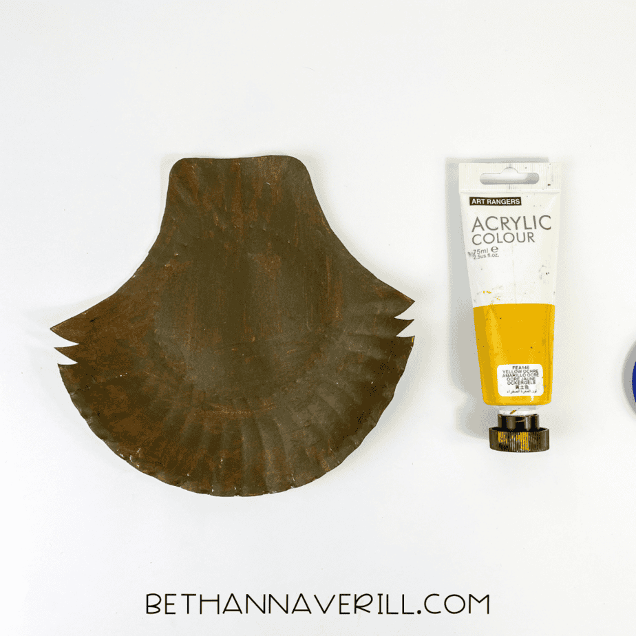 Brown painted paper plate for warthog face