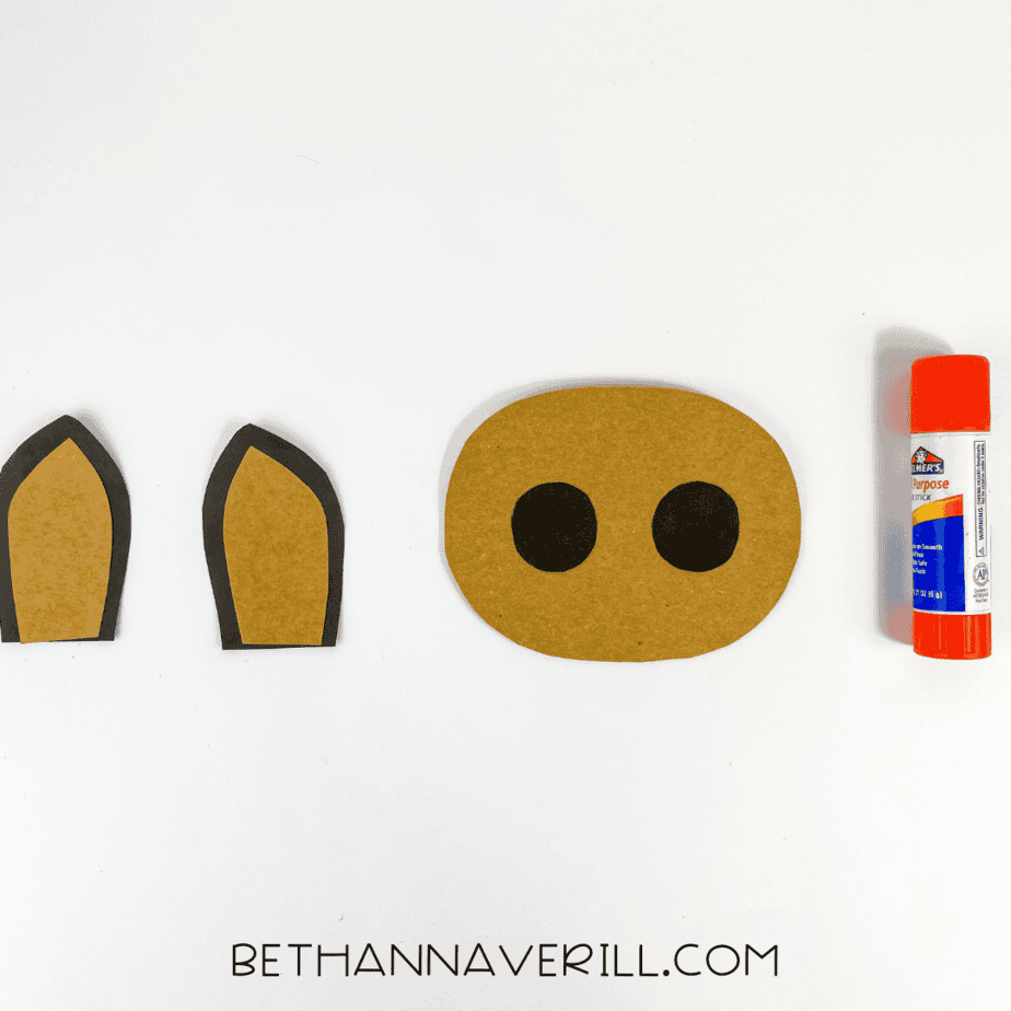 Snout and ears assembled from paper pieces