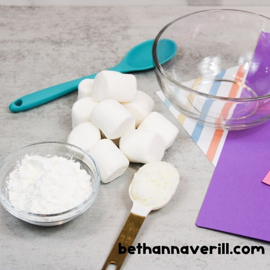 Marshmallows, coconut oil and cornstarch