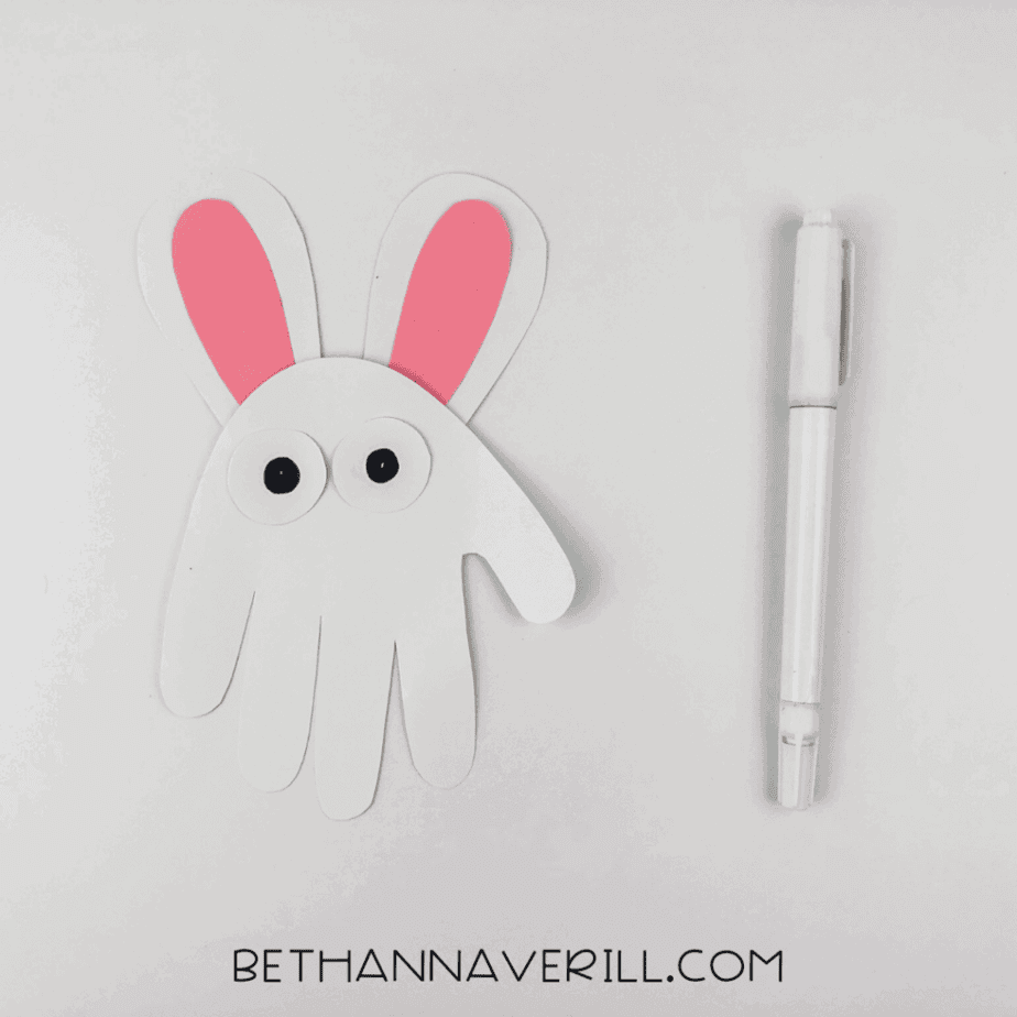 Pupils added to the bunny’s white eyes.