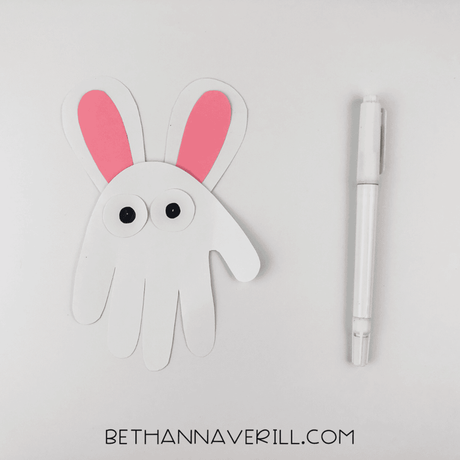 Pupils added to the bunny’s white eyes.