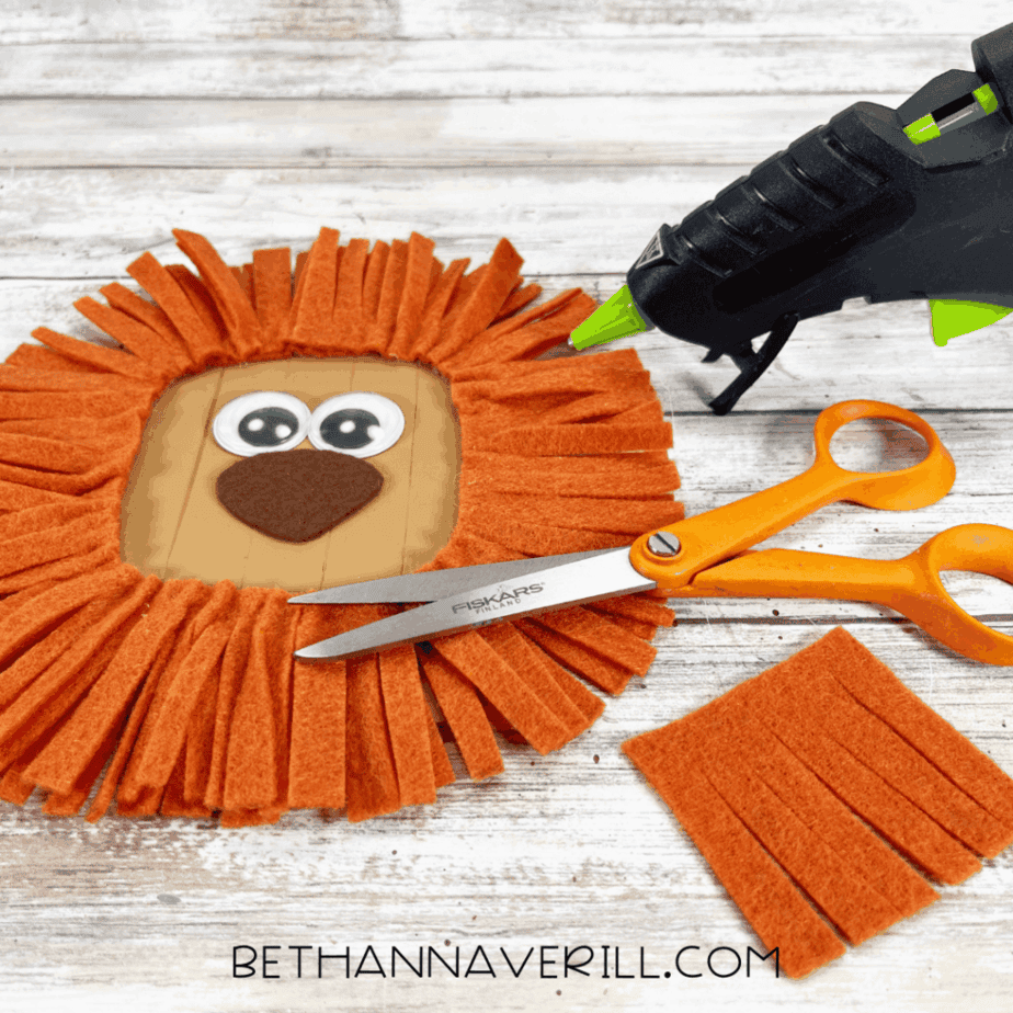 lion mane being trimmed