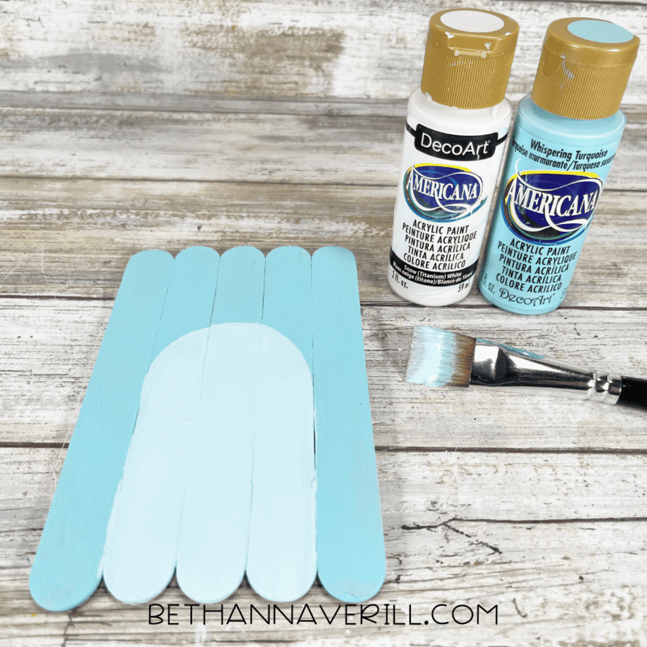 Light blue oval belly painted on top of the turquoise base.