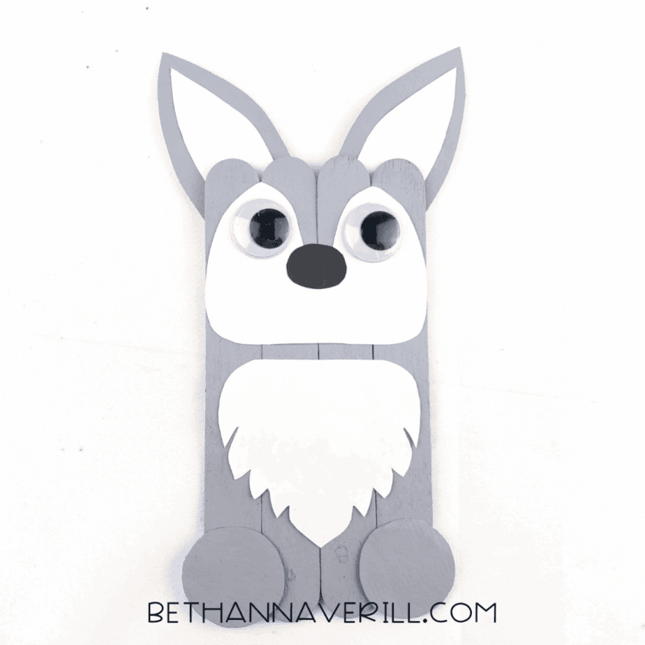 Gray paws glued to the bottom of the wolf