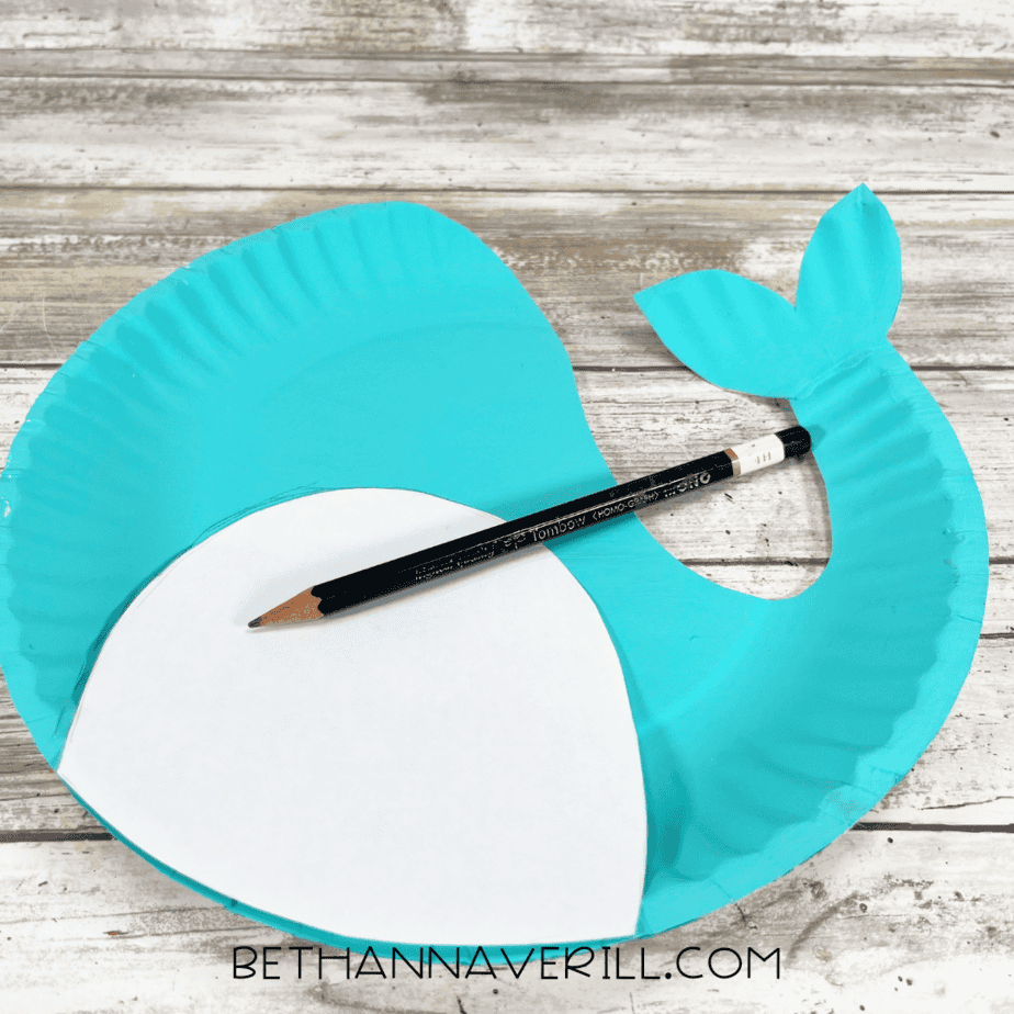 template belly piece on aqua narwhal paper plate.