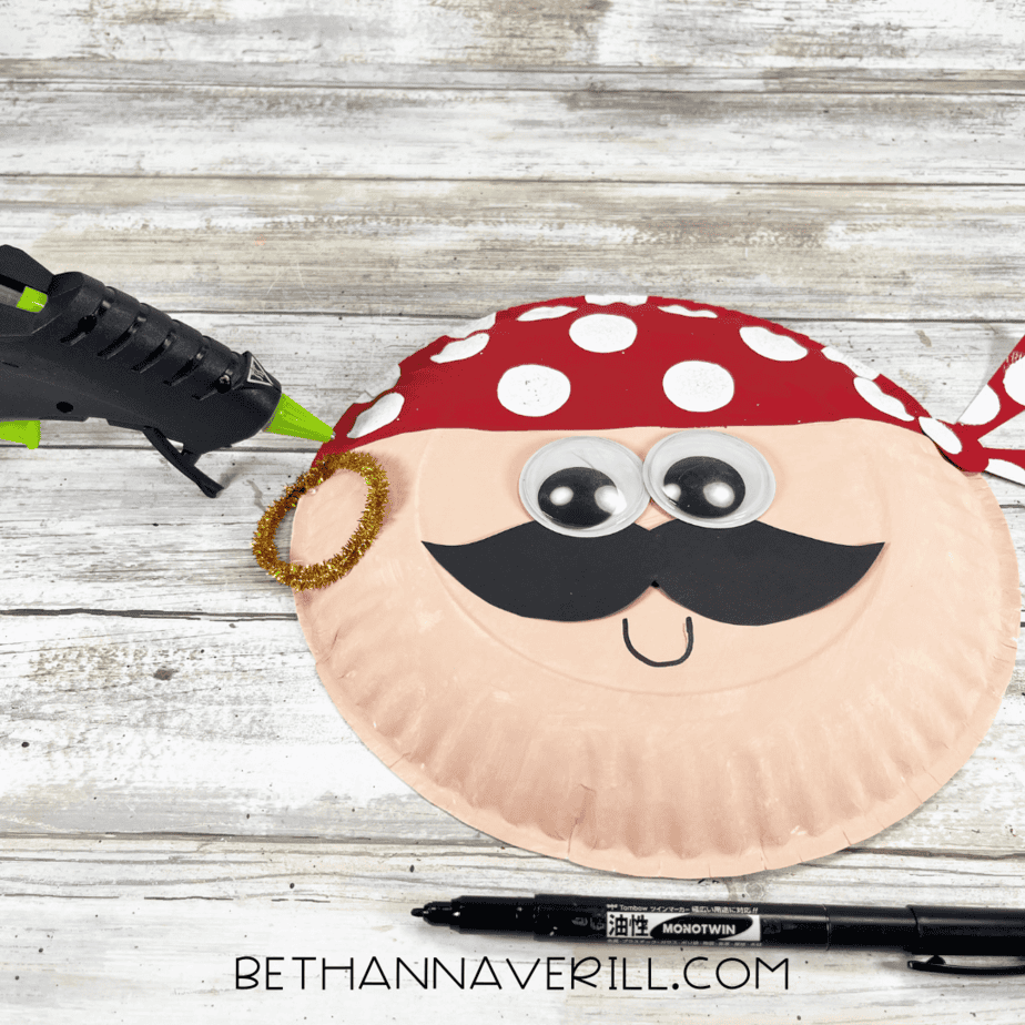 earring and smile added to pirate first mate