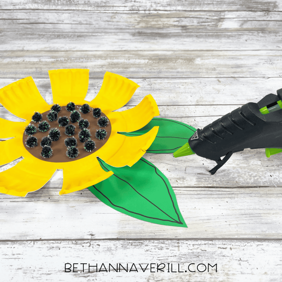 Sunflower craft with one leaf glued underneath the petals.